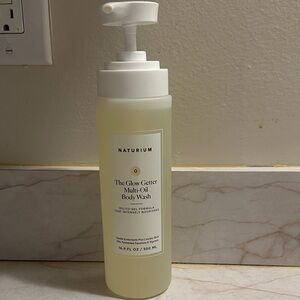Naturium Glow Getter Multi-Oil Body Wash - Cream